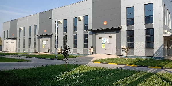 和產(chǎn)品質(zhì)量相符合的企業(yè)實力，速樂涂料正走在具有生產(chǎn)銷售實力的企業(yè)路上