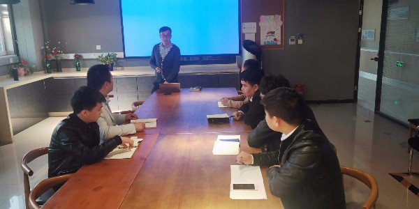 嚴(yán)格的管理模式與定期的培訓(xùn)，讓歐格曼涂料擁有更強(qiáng)大的團(tuán)隊(duì)